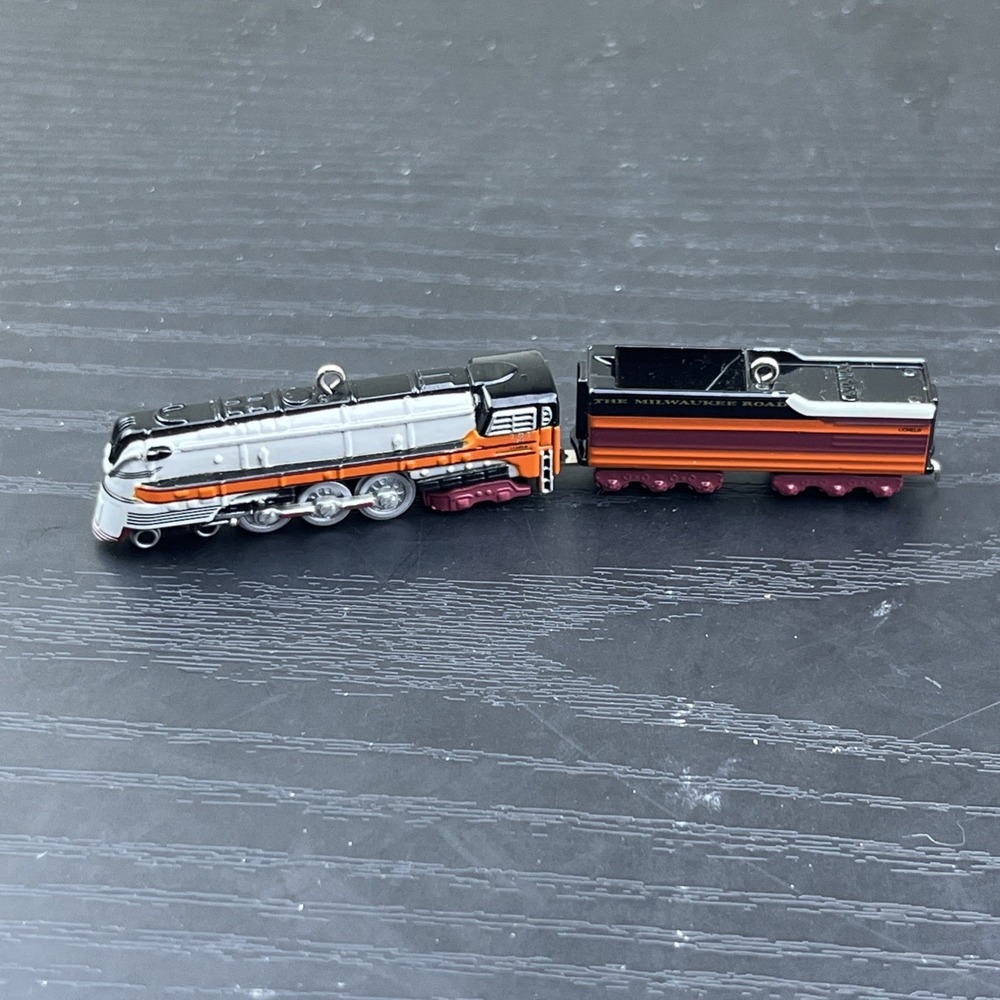 Hallmark Keepsake 1941 Steam Locomotive & Tender LIONEL Train Ornament NIB